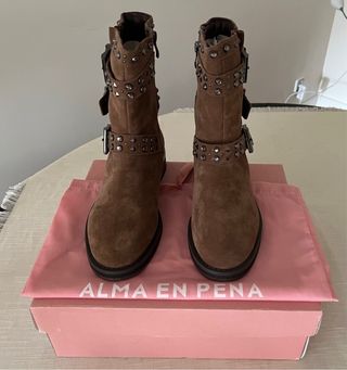 Botin Alma en Pena ante tachuelas