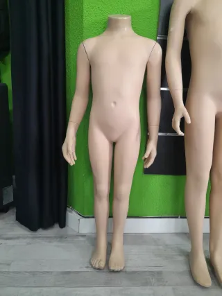 Maniquíes niño con soporte.