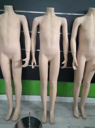 Maniquíes niño con soporte.