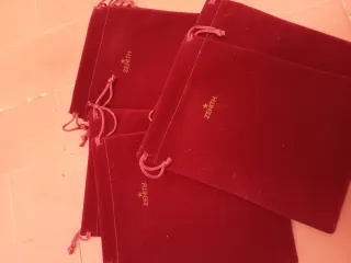 Pochette Zenith in velluto rosso