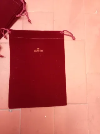 Pochette Zenith in velluto rosso