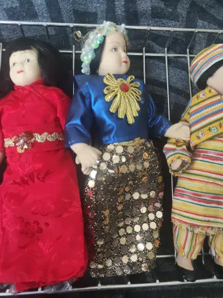 Vecchie bambole di porcellana