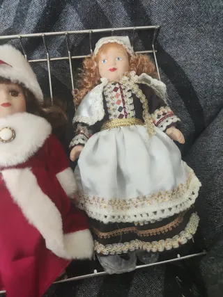 Vecchie bambole di porcellana