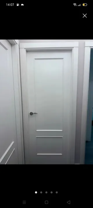 Lacado y pintado de puertas con  acabado renovado