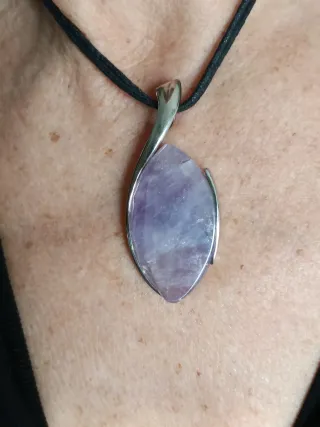 Pendente con Ametista e montatura in argento 925