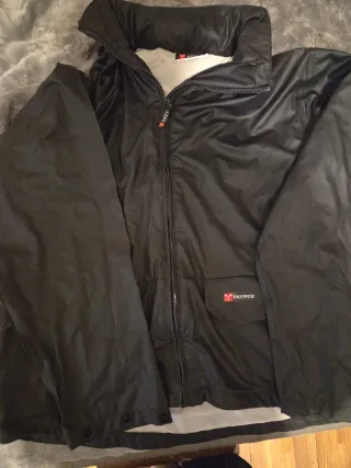 Chaqueta impermeable PAYPER negra