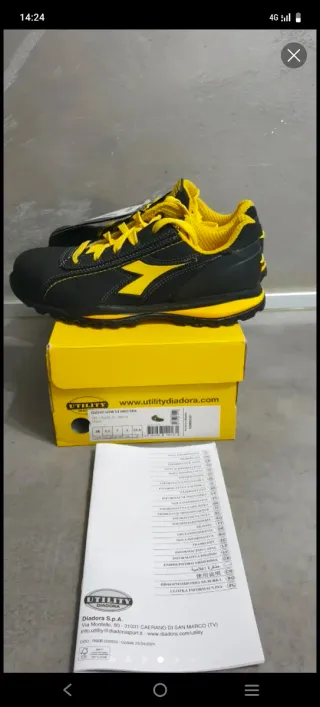 Zapatos de seguridad Diadora negros y amarillos