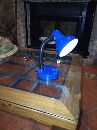 Lamparilla azul de metal y plástico