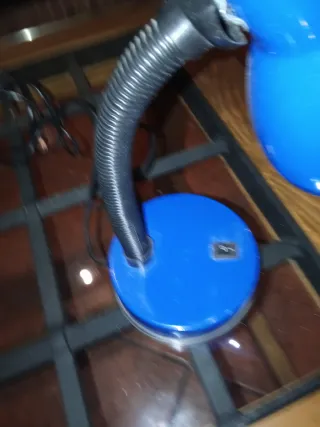 Lamparilla azul de metal y plástico