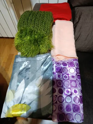 Set di sciarpe e foulard verde e rosa