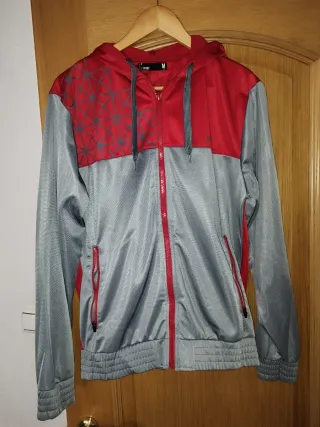 Chaqueta deportiva M gris y roja
