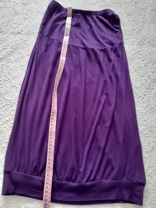 Vestido morado con lentejuelas plateadas