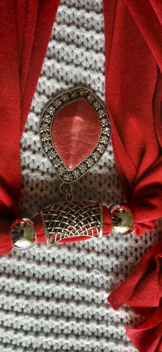 Fular Granate con Collares