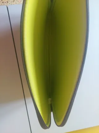 Funda portátil negra