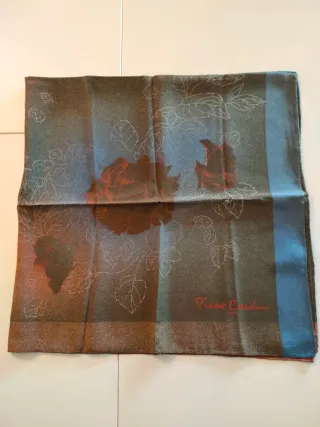 Foulard in seta Pierre Cardin