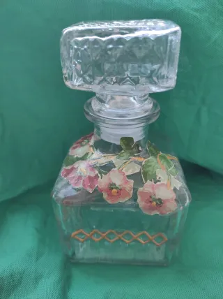 Bottiglia in vetro decorata floreale