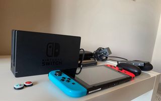 Nintendo Switch + 2 giochi + custodia
