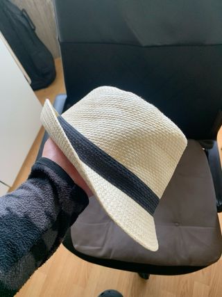 Sombrero de paja beige con cinta negra