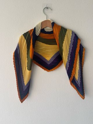 Pañuelo seda multicolor plisado