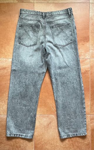 Pantalón baggy gris