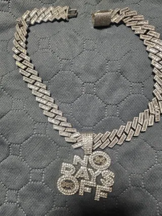 Colgante No Days Off, circonitas