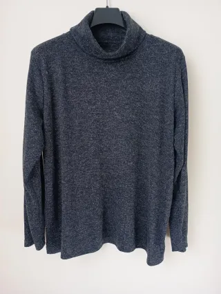 Jersey gris cuello alto