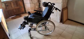 Silla de ruedas reclinable