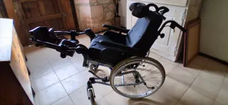 Silla de ruedas reclinable