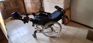 Silla de ruedas reclinable