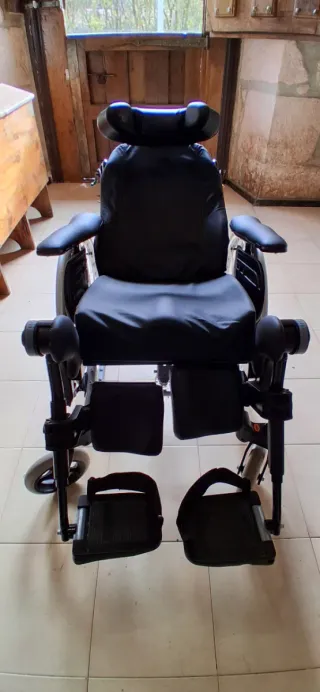 Silla de ruedas reclinable