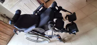 Silla de ruedas reclinable