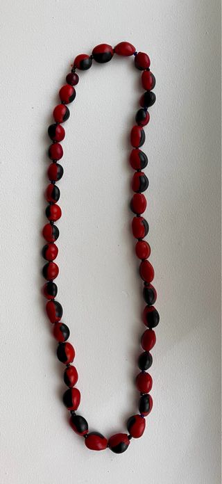 Set di 5 collane con semi e piume