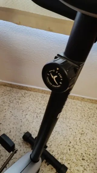 Bicicleta Estática Gris y Negra