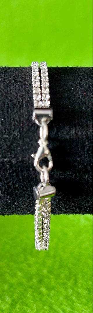 Pulsera plateada con brillantes