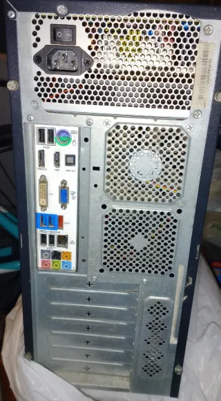 Ordenador de sobremesa + Windows 7