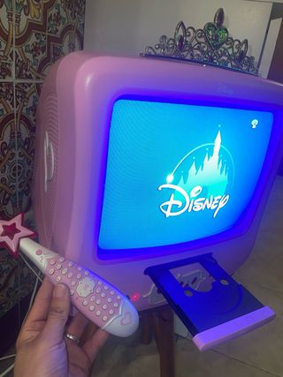 TV Disney Rosa con corona Dorada