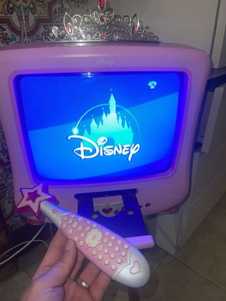 TV Disney Rosa con corona Dorada