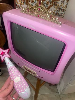 TV Disney Rosa con corona Dorada