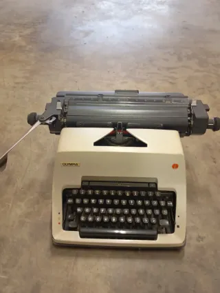Máquina de escribir Olympia