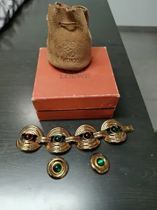 Pulsera y pendientes Loewe dorados