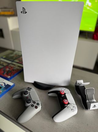 PS5 + 8 Juegos + 2 Mandos