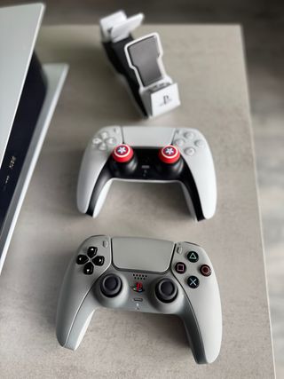 PS5 + 8 Juegos + 2 Mandos