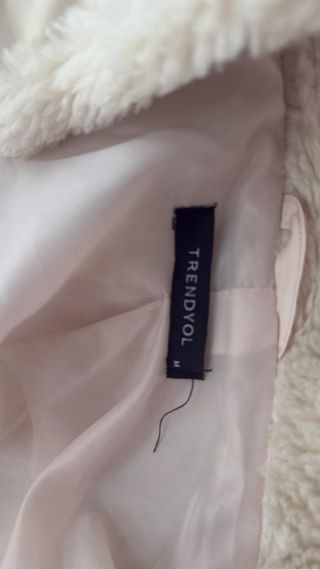 Chaquetón de pelo beige