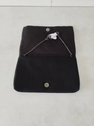 Cartera de fiesta negra y plateada