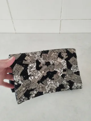 Cartera de fiesta negra y plateada