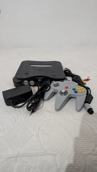Nintendo 64 con cavi e controller