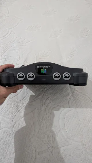Nintendo 64 con cavi e controller