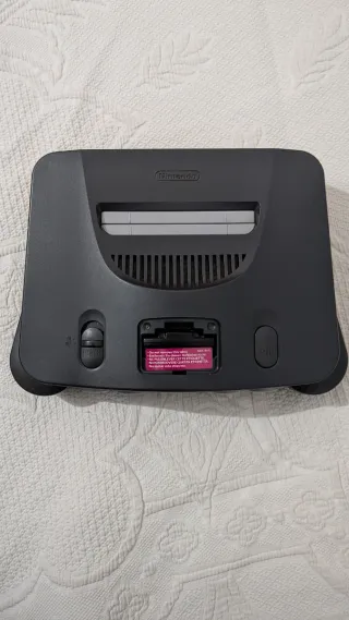 Nintendo 64 con cavi e controller