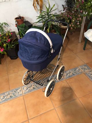 Carro de muñecas clásico