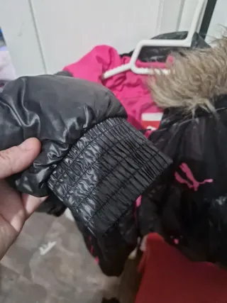 Chaqueta Puma Negra con Forro Rosa y Capucha